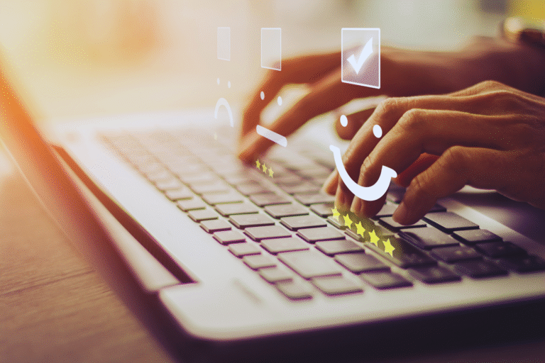 Hands typing on a laptop keyboard with digital icons of smiley faces, checkboxes, and five stars overlayed, representing positive online feedback or customer satisfaction after resolving um defeito de serviço.